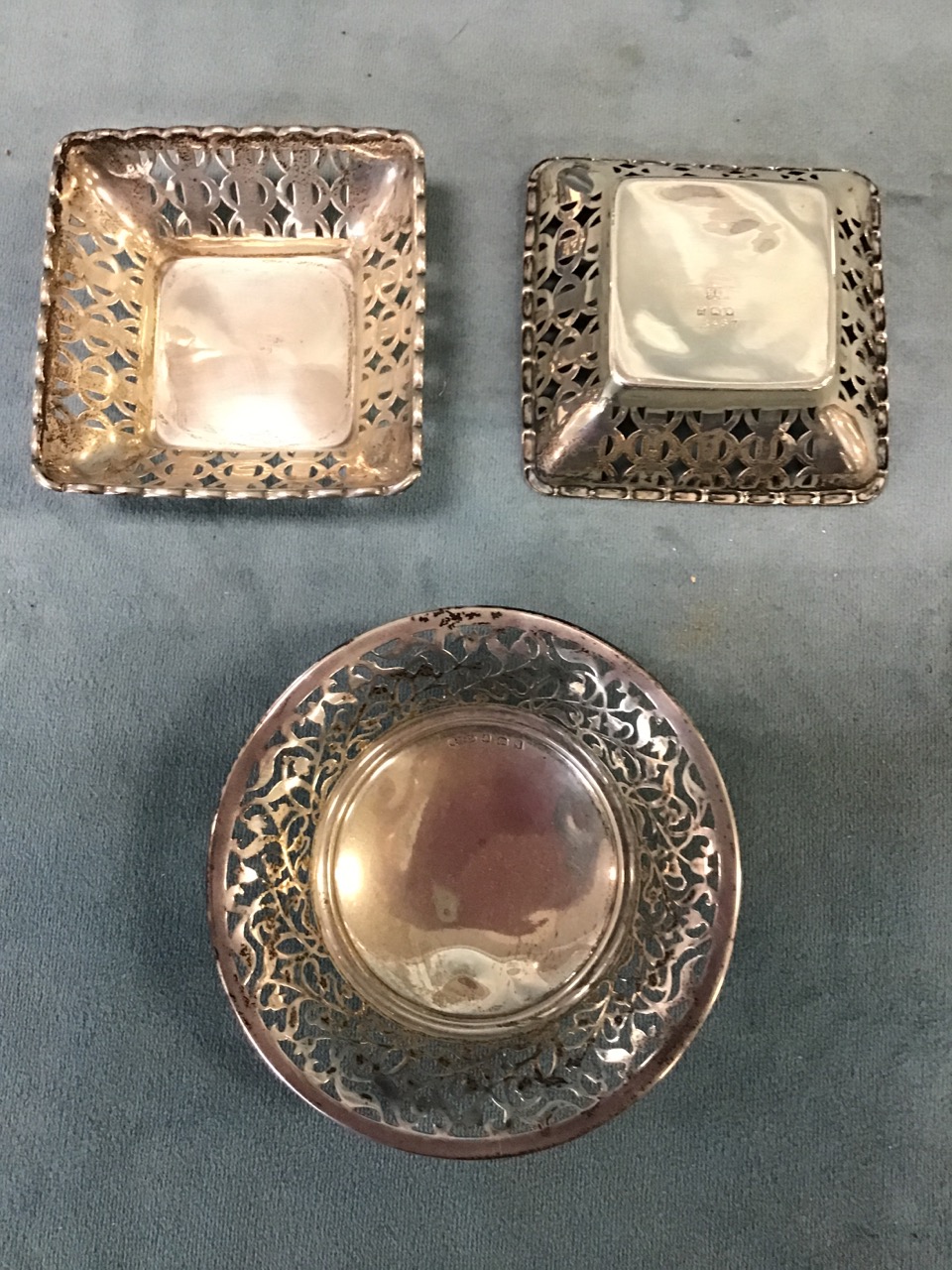 A collection of small silver items - a rectangular bombé tea caddy - Birmingham 1911, a pair of - Image 2 of 3