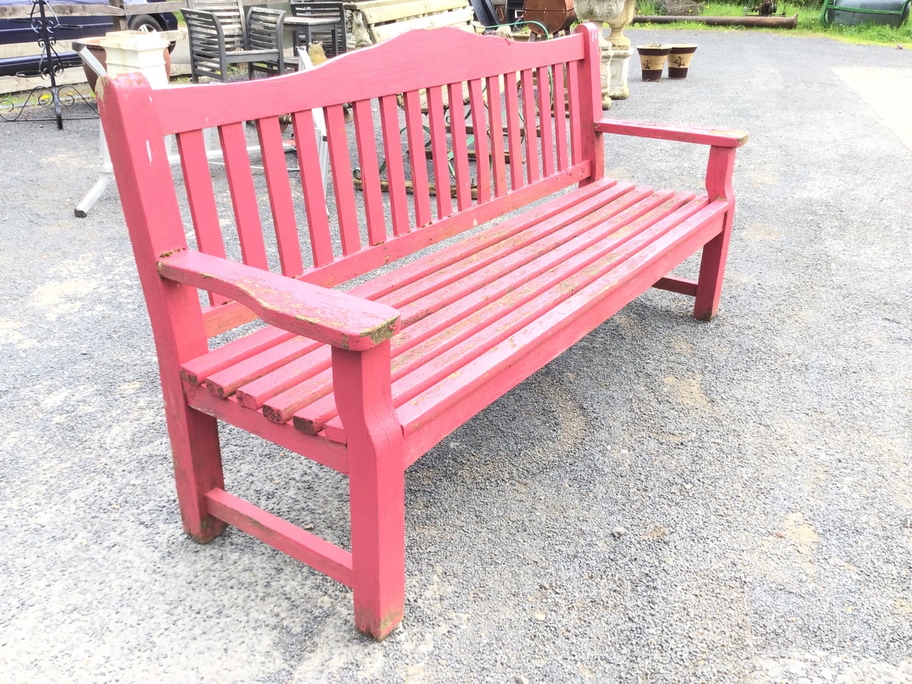 A painted teak garden bench with rectangular arched back above slats, the seat flanked by platform - Image 3 of 3