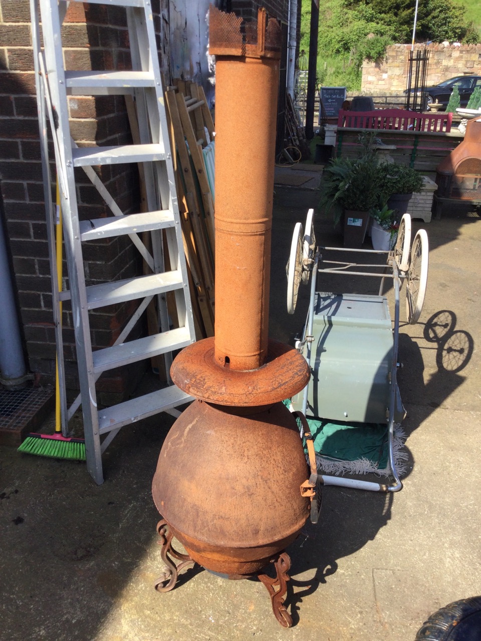 A pot-bellied garden chimera stove raised on scrolled feet, with arched mesh door and vine cast top, - Image 3 of 3