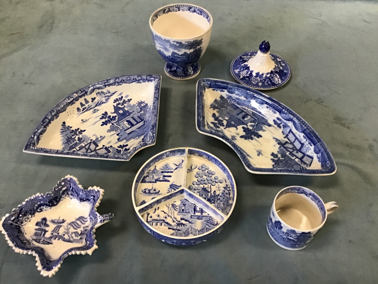 A group of late 18th/early 19th century blue and white pearlware including a pair of pierced - Image 3 of 3