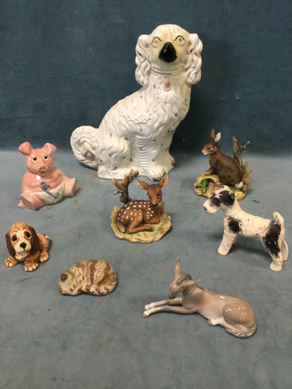 A collection of ceramic birds & animals including a Victorian Staffordshire wally dog, Beswick, - Bild 3 aus 3