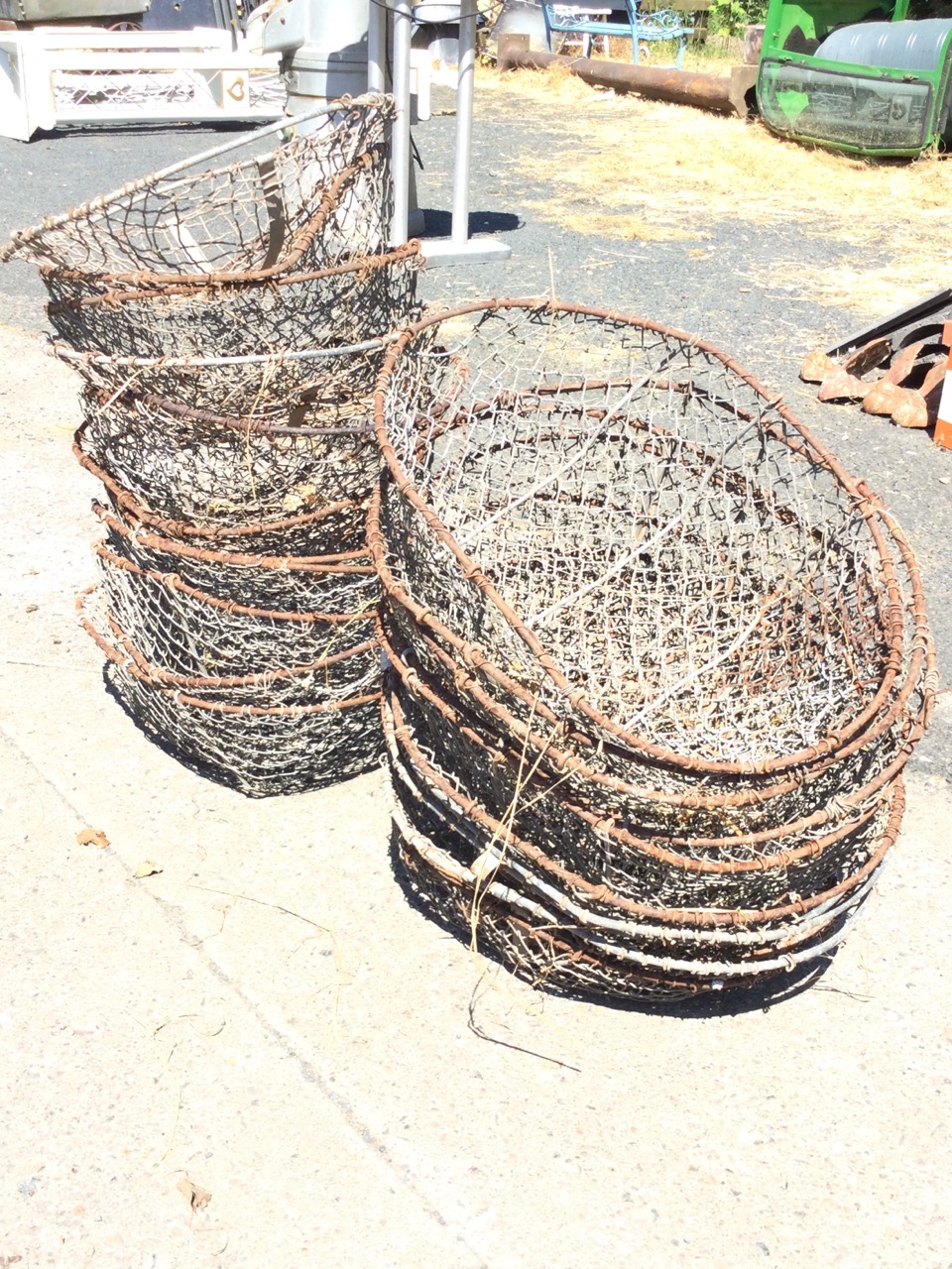 Twenty-two oval mesh potato cage baskets, each with hand-hole apertures to side rims. (22) - Image 3 of 3