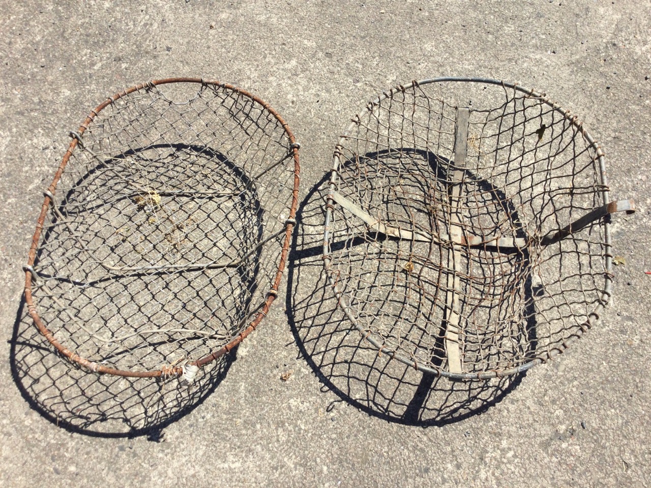 Twenty-two oval mesh potato cage baskets, each with hand-hole apertures to side rims. (22) - Image 2 of 3