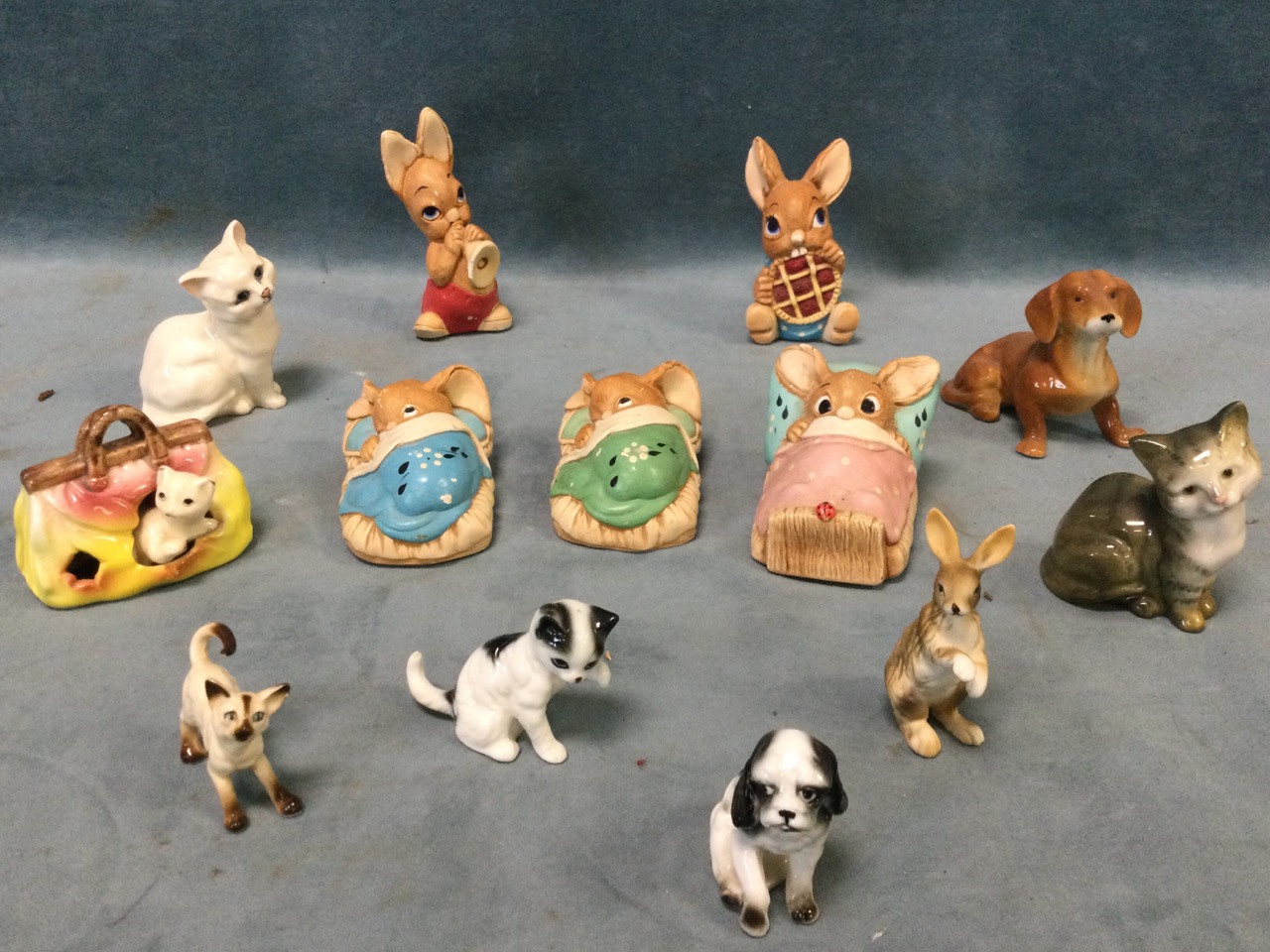A collection of ceramic birds & animals including a Victorian Staffordshire wally dog, Beswick, - Bild 2 aus 3