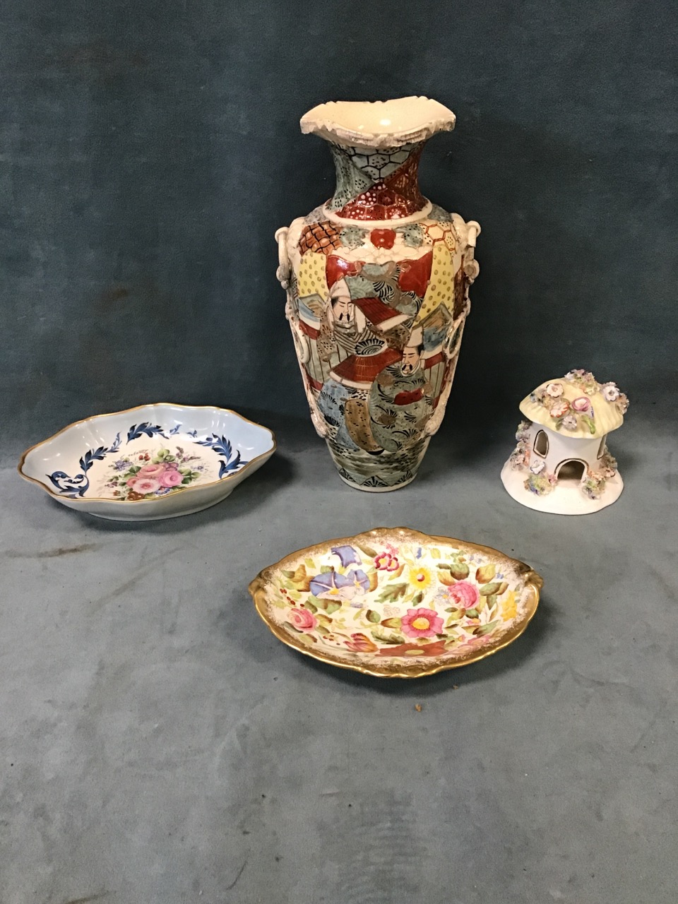 Miscellaneous ceramics including an early blue & white Worcester bowl, a Satsuma vase, a Limoges - Bild 3 aus 3