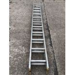 A two-section aluminium Clima extending ladder with twelve ribbed rungs. (138in)