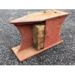 A small contemporary cast iron anvil, the top with pointed work platform on arched supports. (13.