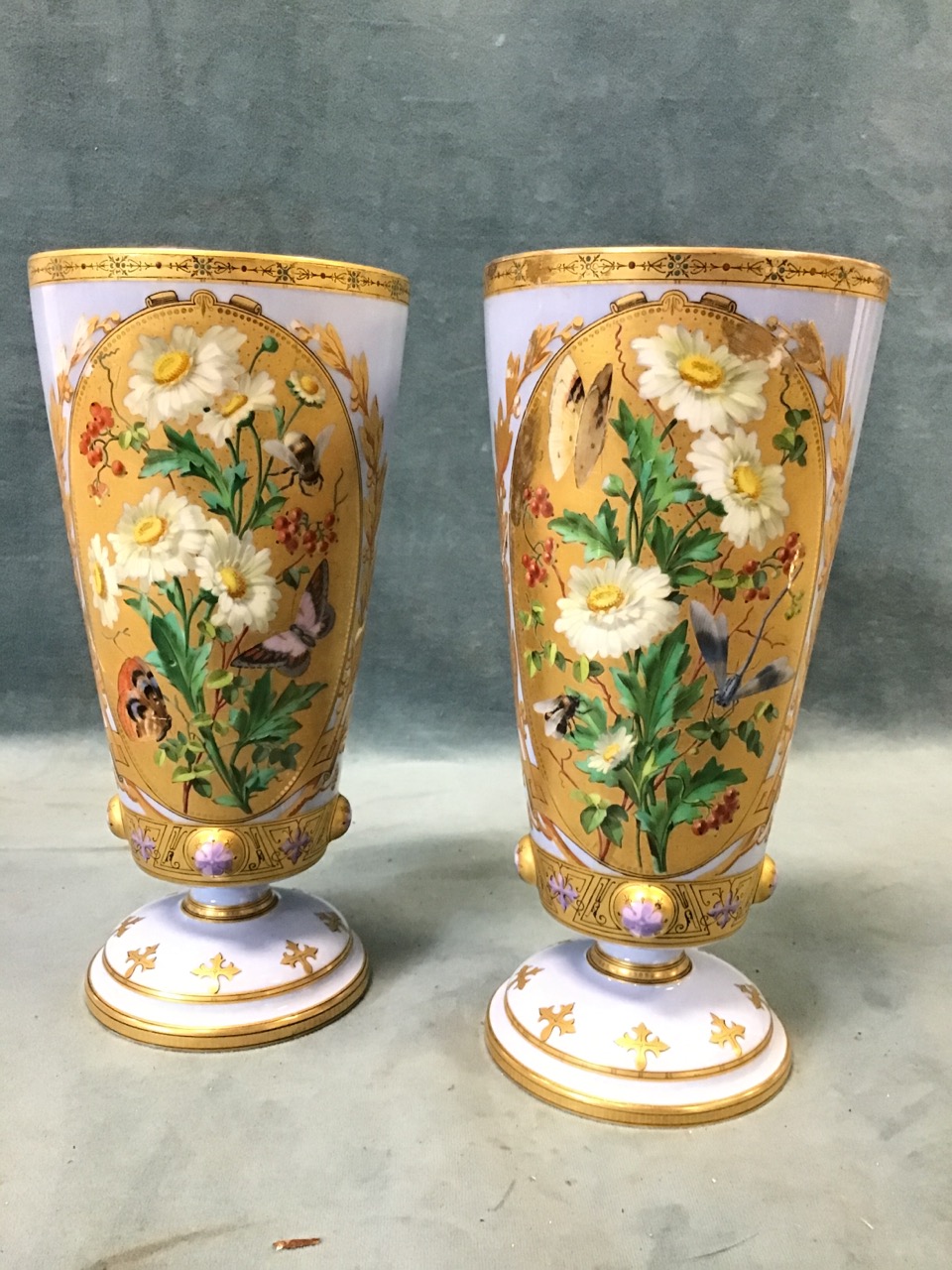 A pair of late 19th century Paris porcelain tapering cylindrical vases, painted with cartouches of - Bild 2 aus 3