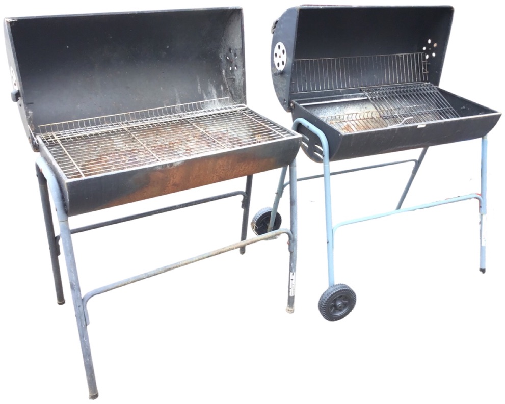 A barrel barbecue with hinged lid revealing grill platform on tubular metal stand with two wheels