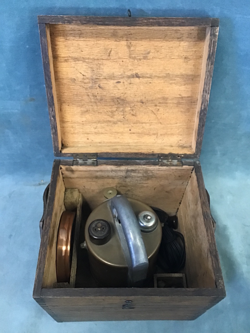 An oak cased copper and brass electric signalling heliograph by B Cooke & Son, Hull, complete with - Bild 3 aus 3