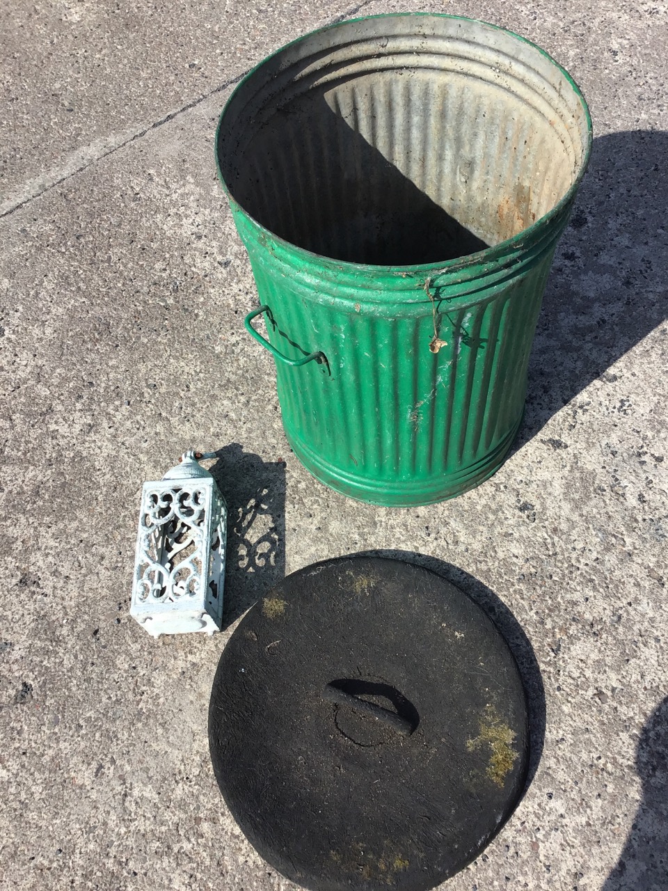 A green painted galvanised bin with rubber cover; a three-tier wirework plant stand; and a - Image 3 of 3