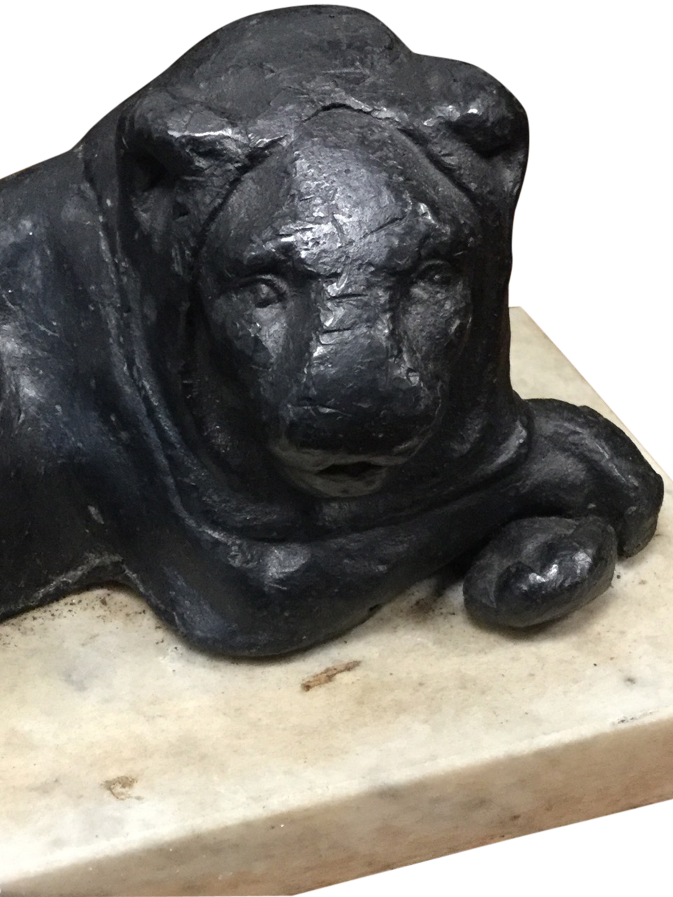 A pair of Victorian lead lions, the beasts lying on rectangular marble plinths with crossed paws. ( - Image 3 of 3