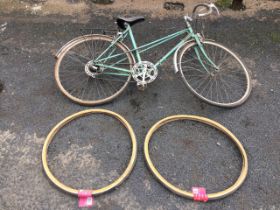 A 70s Raleigh Silhouette racing bike with aluminium drop handlebars, long seat, back pannier rack,