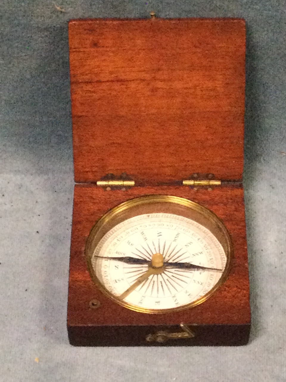 A Victorian boxwood 3in cased Frances Barker pocket compass & sundial, the rectangular instrument - Bild 3 aus 3