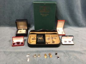 A boxed gentlemans leather night tray containing dress studs and cuff links - several silver,