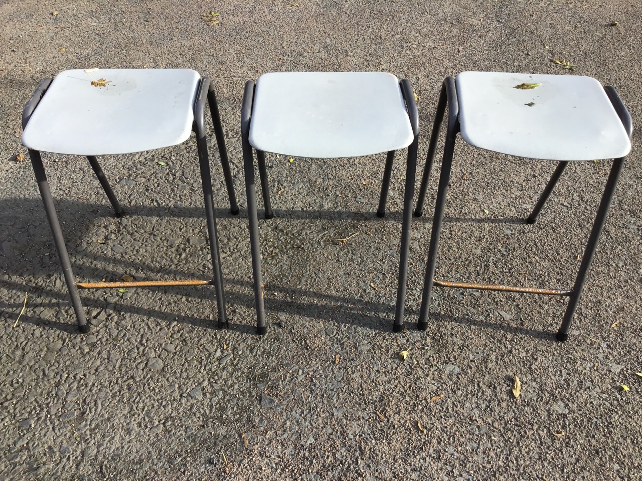 22 modern plastic seated stools, the seats on angled tubular metal legs with cappings. (22) - Image 2 of 3