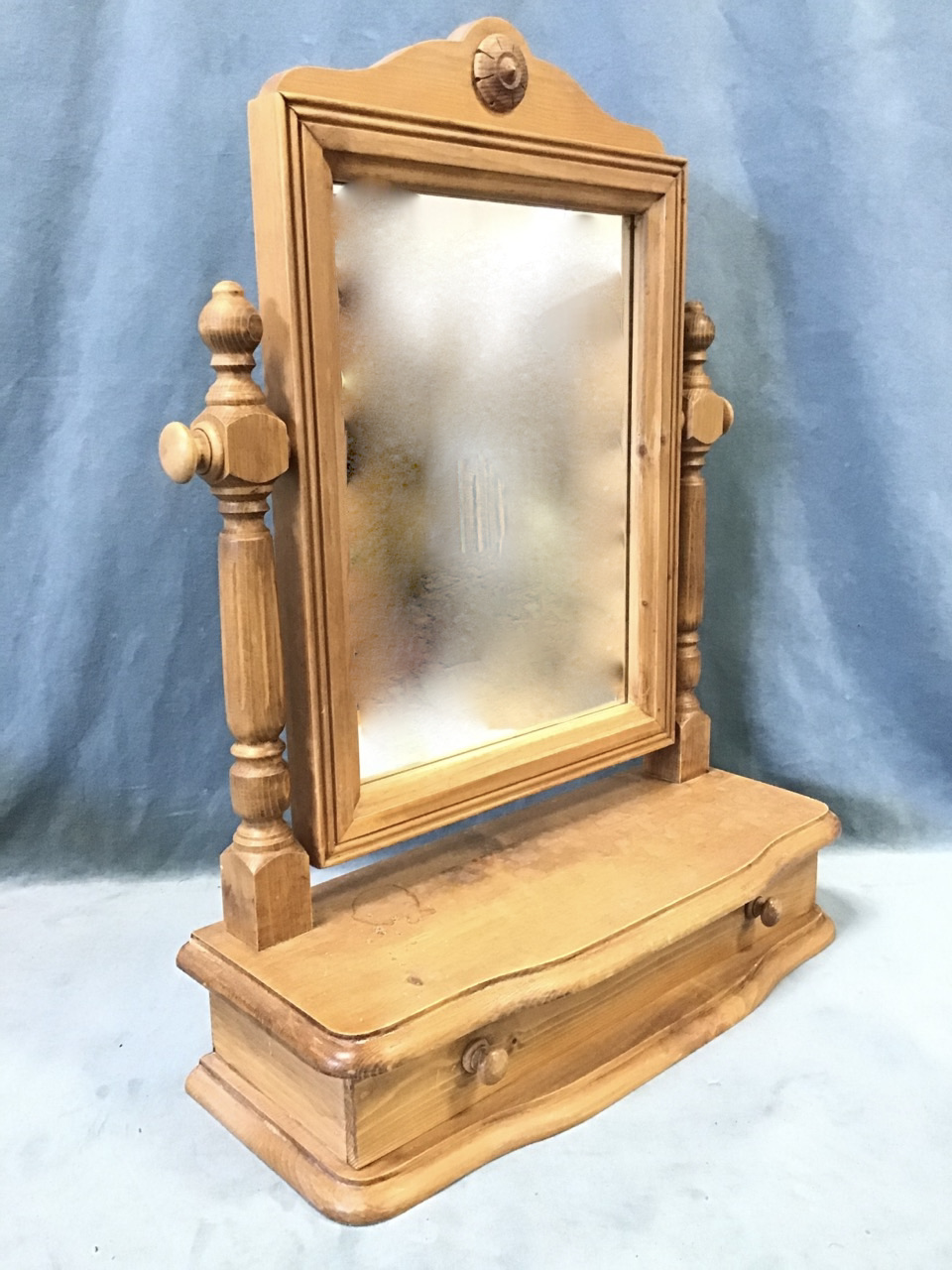 A Victorian style pine dressing table mirror, the shaped crest with applied flowerhead boss above - Image 3 of 3