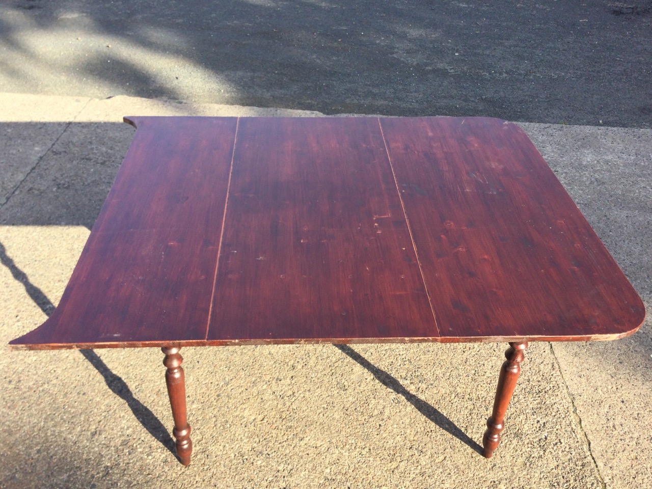 A stained pine dining table, the shaped top raised on turned tapering legs. (44in x 54.5in x 30. - Image 3 of 3