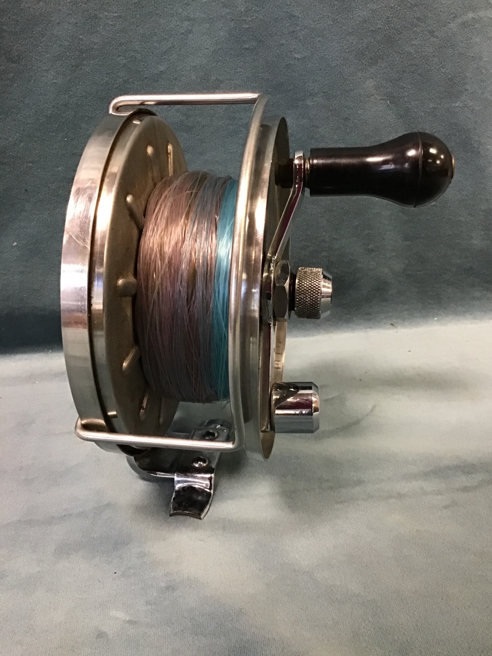 A large Allcock & Co Ltd of Redditch sea fishing reel with 6in drum and side lever brake. (6.5in) - Image 3 of 3