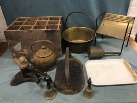 Miscellaneous kitchenalia - a wrought iron and brass toasting stand, a brass clockwork spit jack