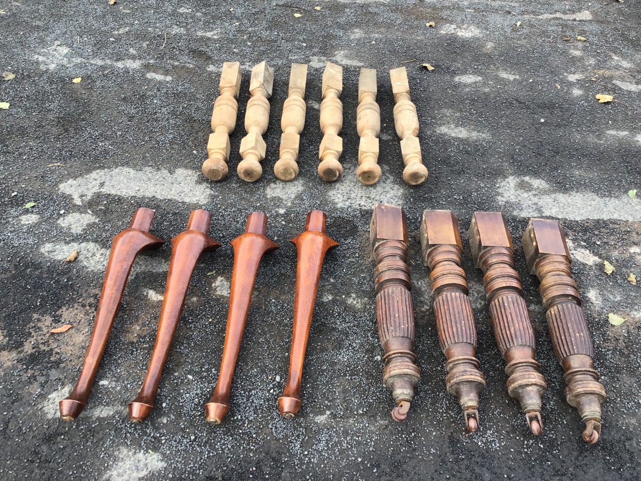 A set of four Victorian turned mahogany fluted dining table legs with ceramic castors - 29in; four