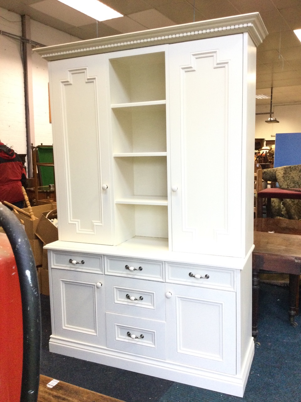 A painted dresser with the dentil cornice above four deep shelves flanked by moulded panelled doors, - Bild 2 aus 3