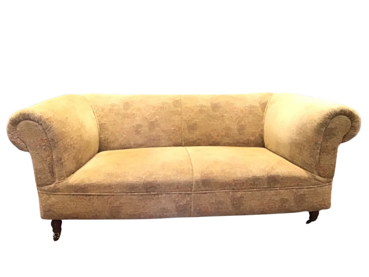 A reproduction 6ft chesterfield style sofa with padded back and arms above a sprung seat, raised - Image 2 of 3