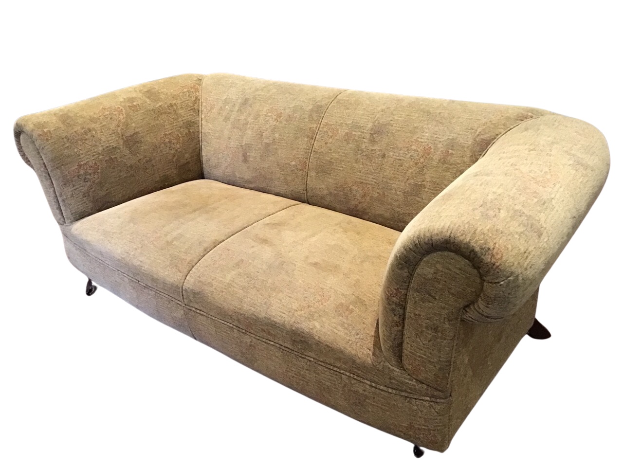 A reproduction 6ft chesterfield style sofa with padded back and arms above a sprung seat, raised - Image 3 of 3