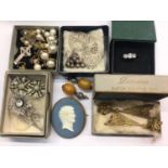 Wedgwood & Bentley cameo brooch, two pairs of filigree earrings/pendant drops and various other cost