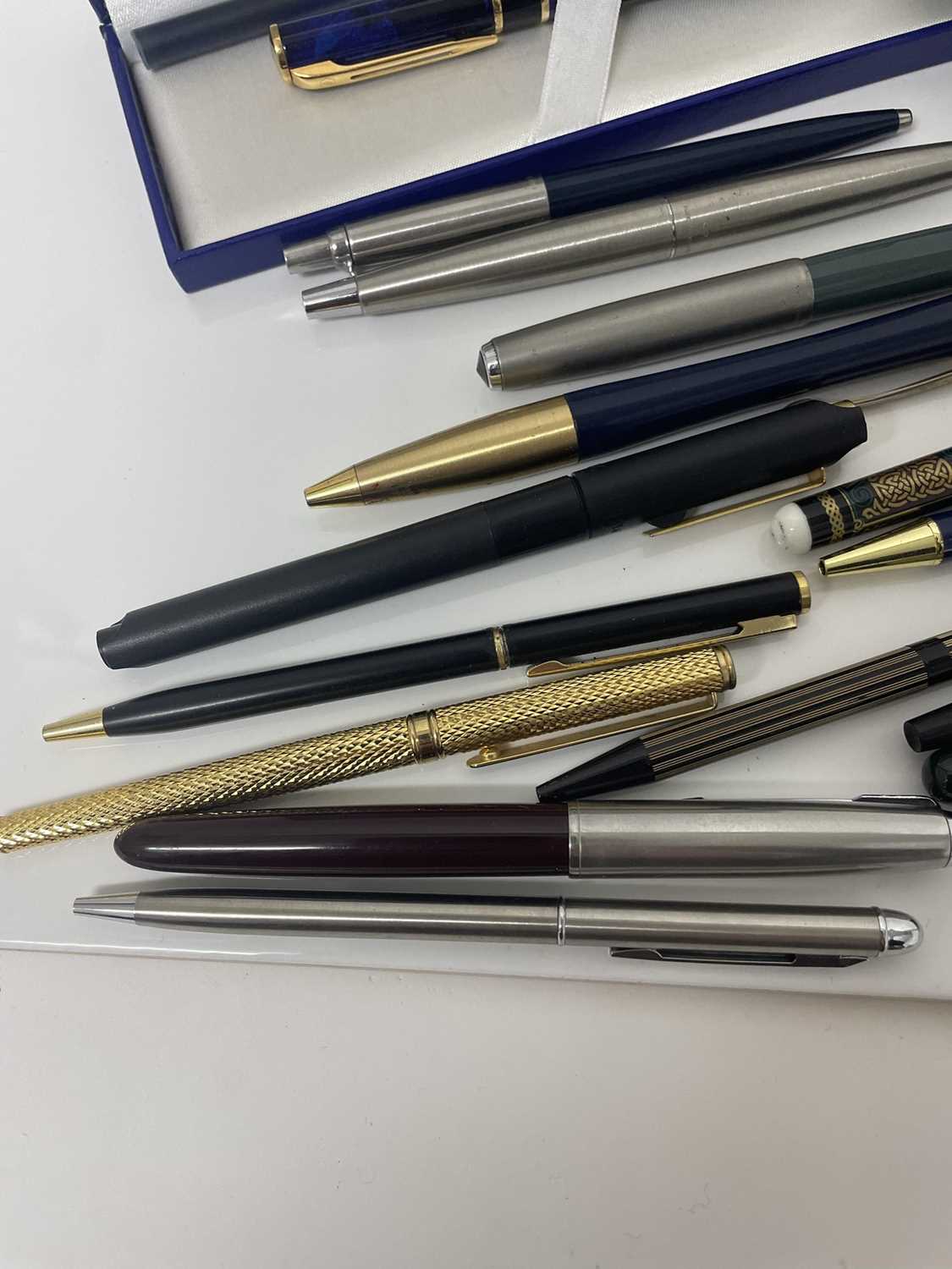 Mixed group of pens to include Waterman, Cross, Sheaffer, Parker and others (16) - Image 2 of 4