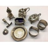 Four silver cruets/salts, two silver napkin rings, silver pusher, silver fob and a white metal Islam