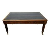 Large 19th century library table on reeded supports and castors