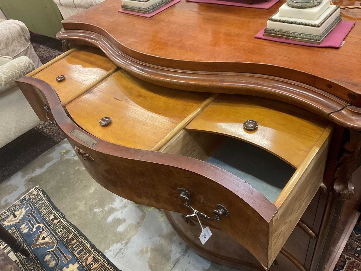 19th century Continental walnut serpentine chest of drawers - Image 12 of 12