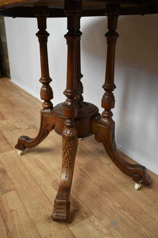 Victorian walnut oval loo table - Image 4 of 6