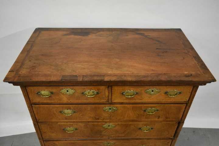 Early 18th century walnut and feather banded chest on stand - Image 3 of 10