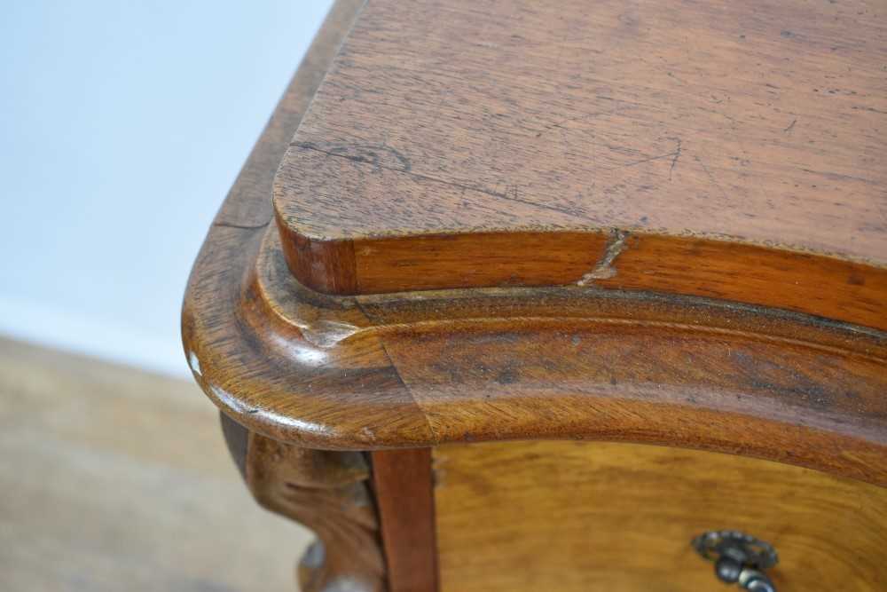 19th century Continental walnut serpentine chest of drawers - Image 8 of 12