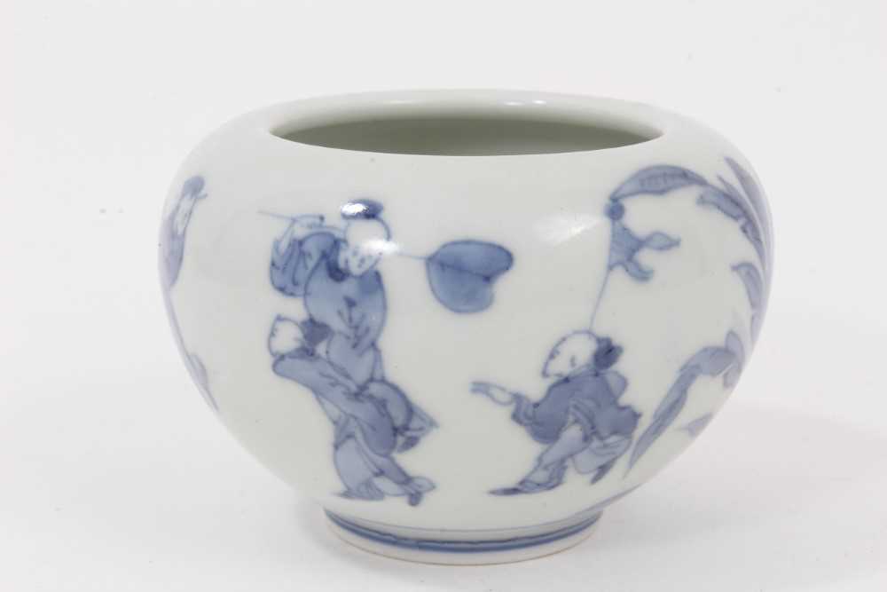 A Chinese blue and white small porcelain bowl, probably early 20th century, painted with figures and - Image 2 of 6