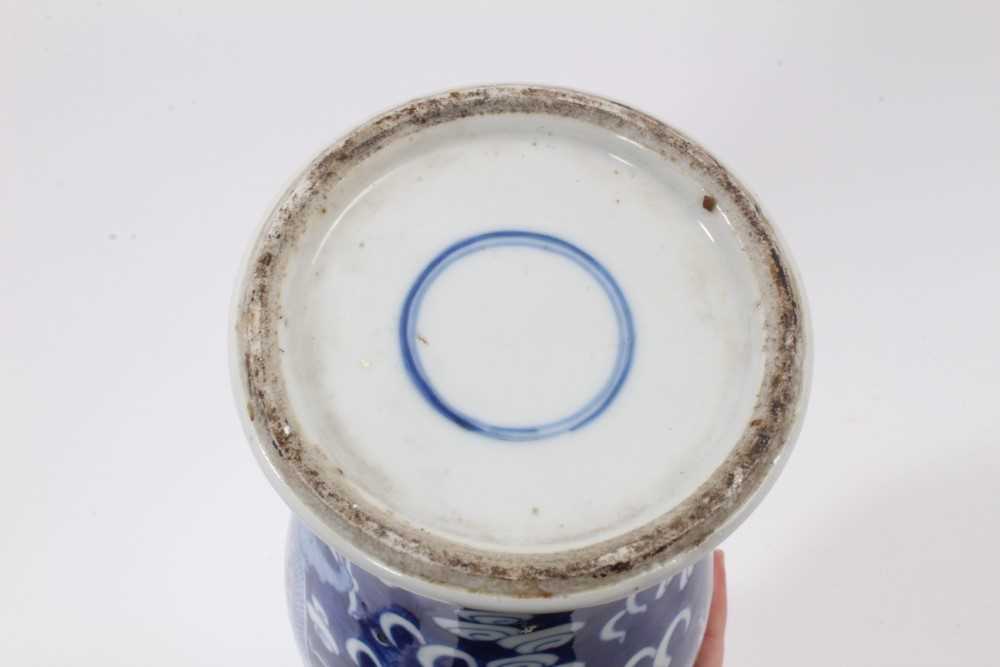 Chinese blue and white porcelain vase with dragon decoration and double ring mark to base - Image 7 of 7