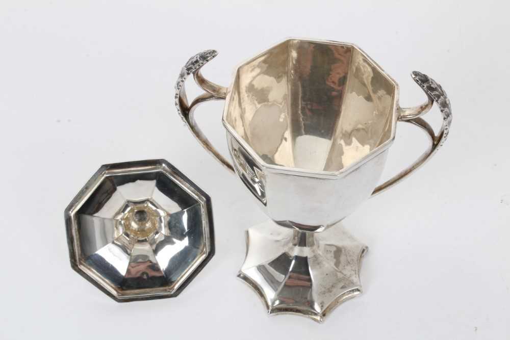 George V silver cup and cover (Sheffield 1926) - Image 4 of 4