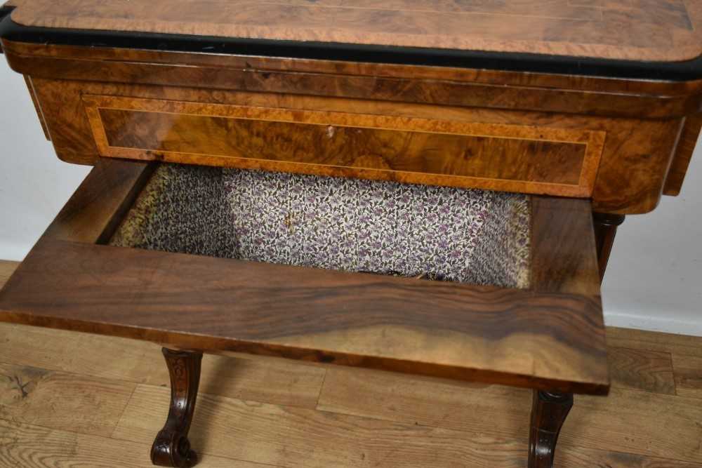 Mid Victorian figured walnut work/games table - Image 6 of 10