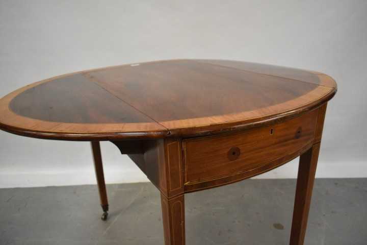 George III mahogany and satinwood cross banded oval Pembroke table with drawer on inlaid square tape - Image 4 of 8