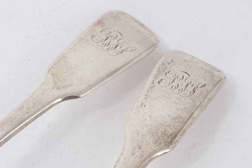 Pair William IV silver Fiddle pattern sauce ladles, with engraved initials (London 1835) - Image 2 of 3