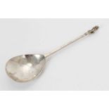 Late 16th/early 17th century West Country silver Lion Sejant Afronte spoon, with teardrop bowl,