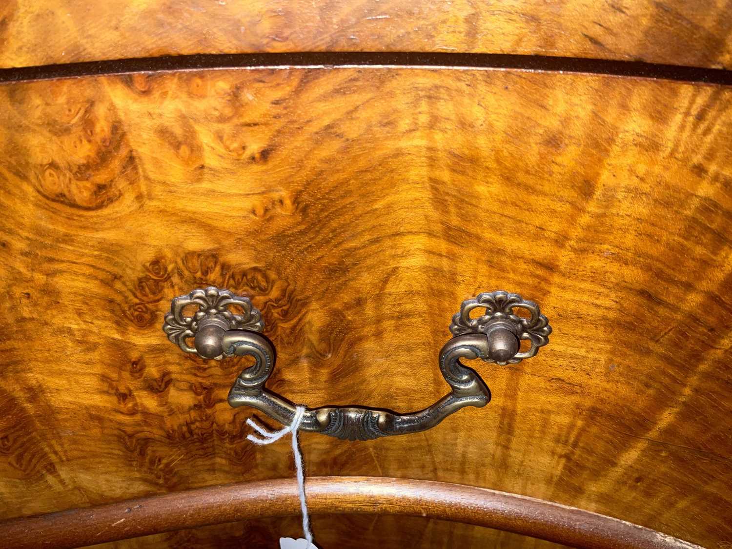 19th century Continental walnut serpentine chest of drawers - Image 11 of 12