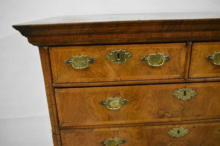 Early 18th century walnut and feather banded chest on stand - Image 6 of 10