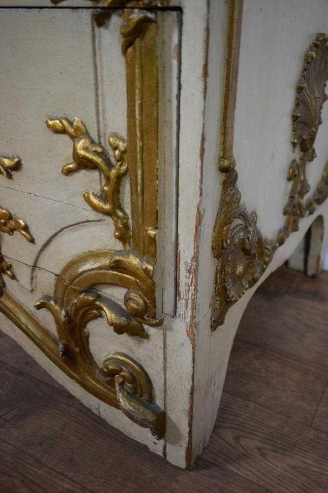 Antique Continental cream and gilt painted and carved three drawer chest - Image 5 of 5