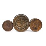 George IV 1821 Coronation bronze box, 5cm diameter, together with two similar boxes, one celebrating