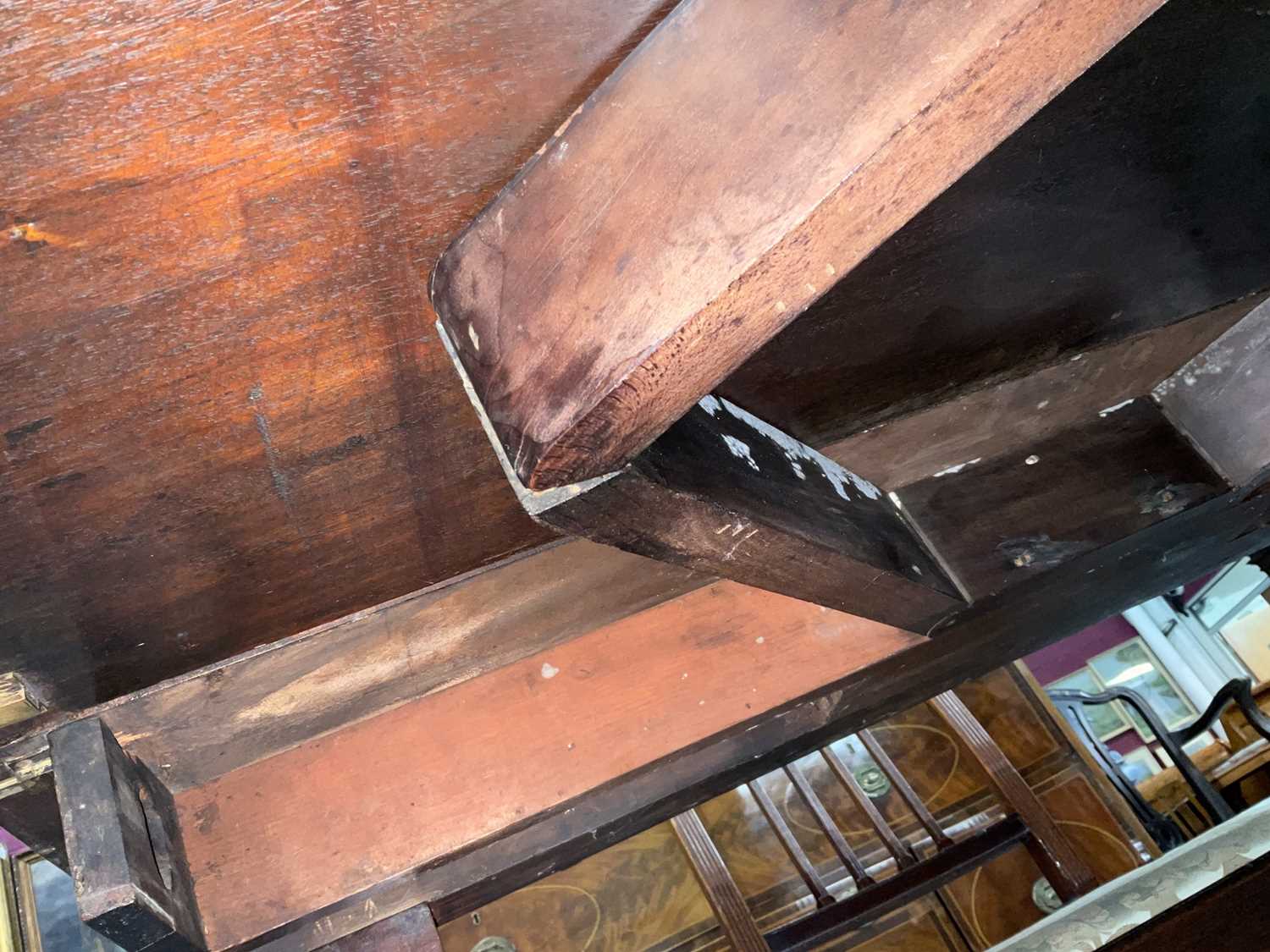 19th century mahogany concertina action extending dining table with three extra leaves - Image 6 of 9