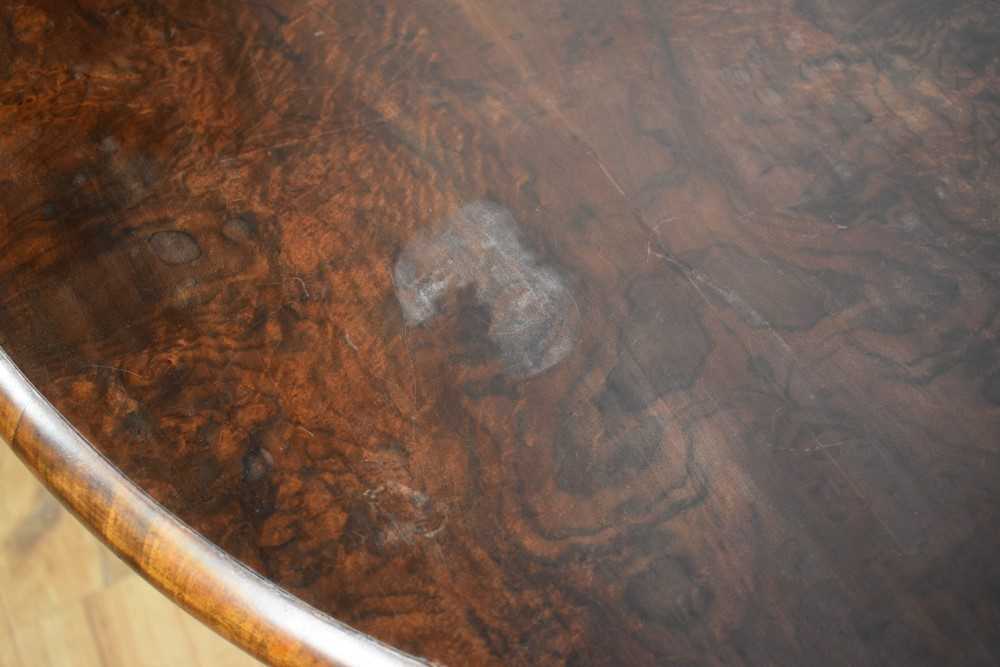 Victorian walnut oval loo table - Image 3 of 6