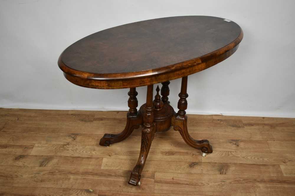 Victorian walnut oval loo table - Image 6 of 6